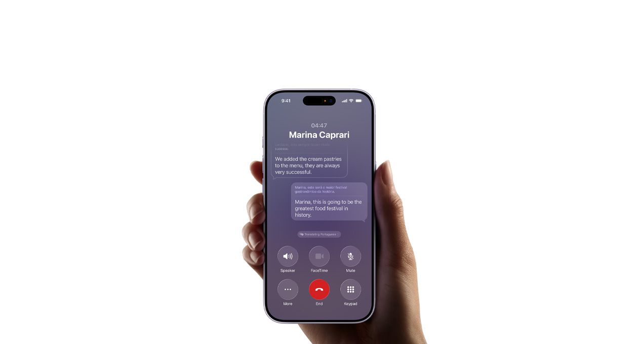 Dłoń trzymająca iPhone’a 17. Widać funkcję Tłumaczenia na żywo opartą na Apple Intelligence